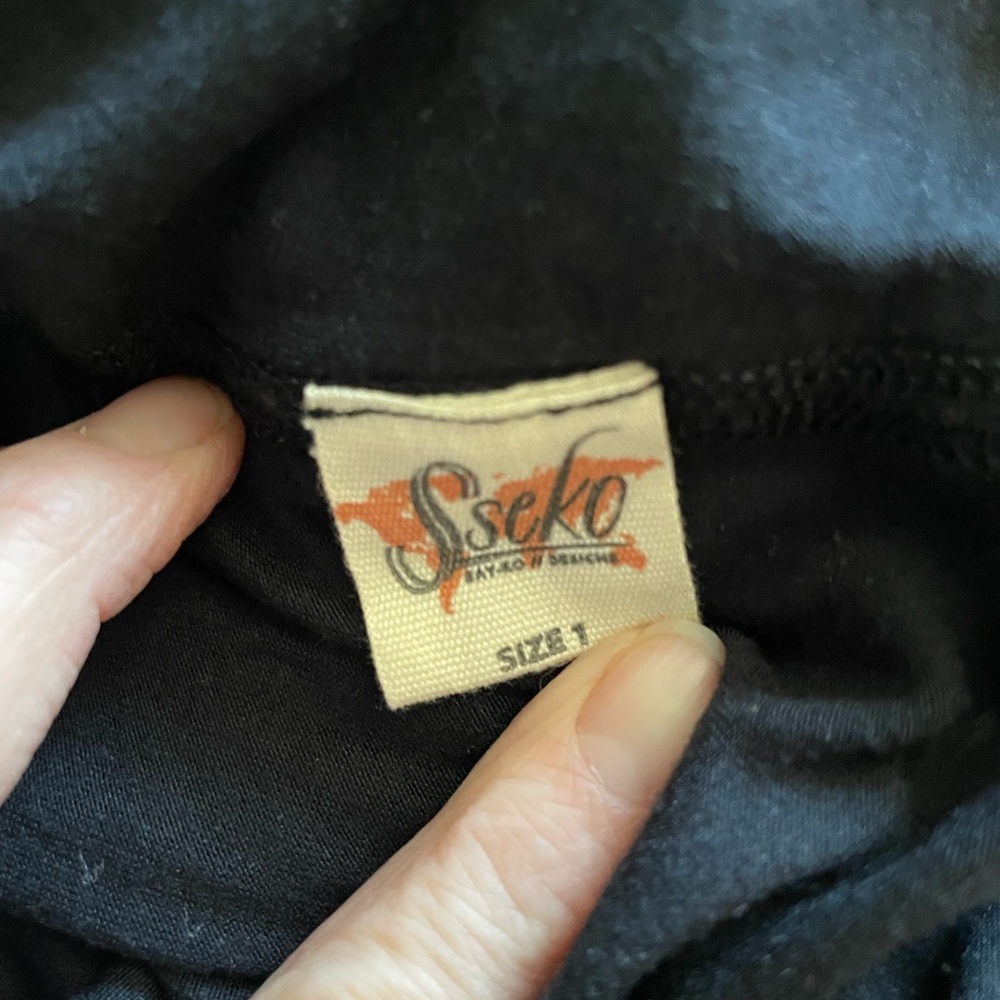 Sseko Black and Gold Open Front convertible, reversible Cardigan - Picture 5 of 6